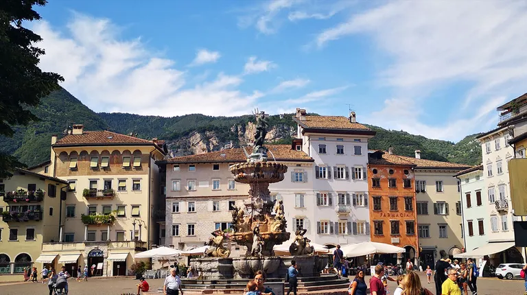 Italija, Trento, Dolomiti, Neptunova fontana