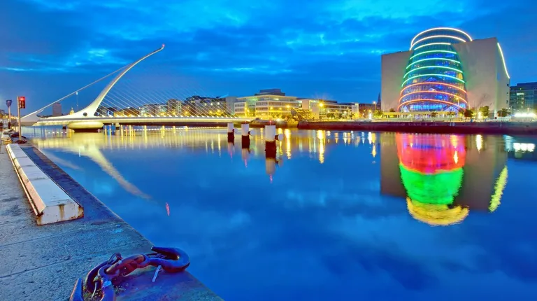 Dublin – Samuel Beckett most -kabelski je most prema projektu arhitekta Santiaga Calatrava