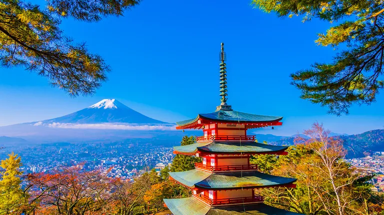 Japan, Fujiyoshida – Chureito pagoda i prekrasan pogled na planinu Fuji