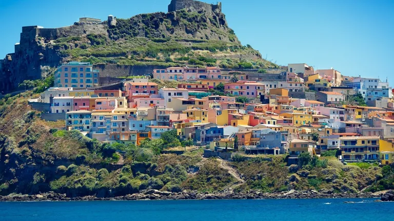 Sardinija, Castelsardo-živopisne kuće i stari dvorac