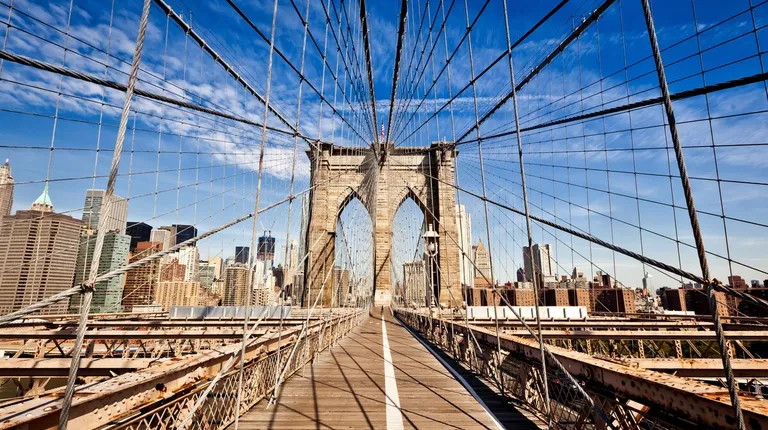 New York, Brooklyn Bridge-most koji povezuje Manhattan sa Brooklynom preko rijeke East River
