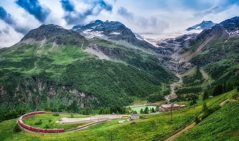 Prekrasne panorame švicarskih Alpi