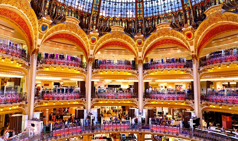 Pariz, raskošna robna kuća Galeries Lafayett