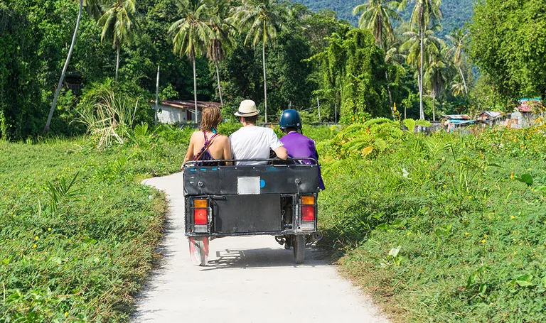 Tajland, Tuk Tuk – omiljeno prijevozno sredstvo