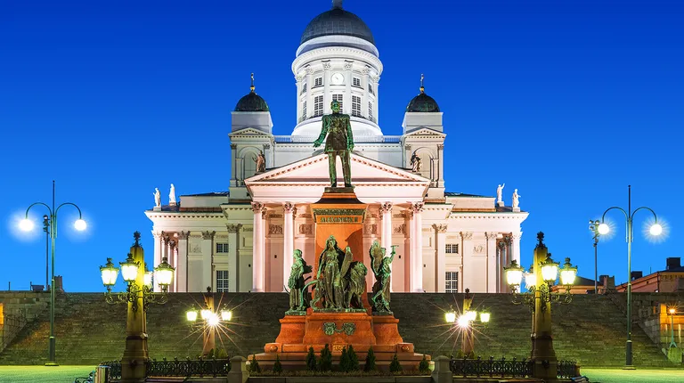 Finska, Helsinki – Senatski trg s helsinsškom katedralom