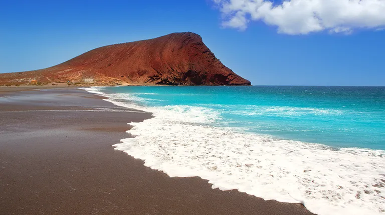Španjolska, Tenerife – Plaža La Tejita popularna među windsurferima