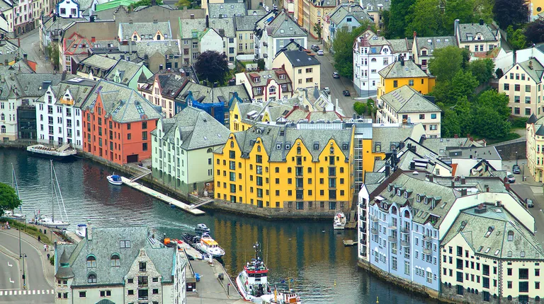 Norveška -šarmantni gradić Alesund
