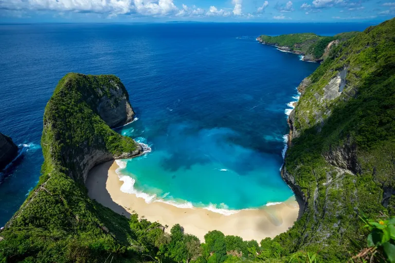 Tropska plaža i obala Balija