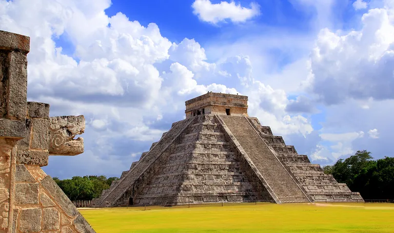 Meksiko, Chichen Itza-veliki pretkolumbovski grad Maya: zmija i piramida Kukulkan