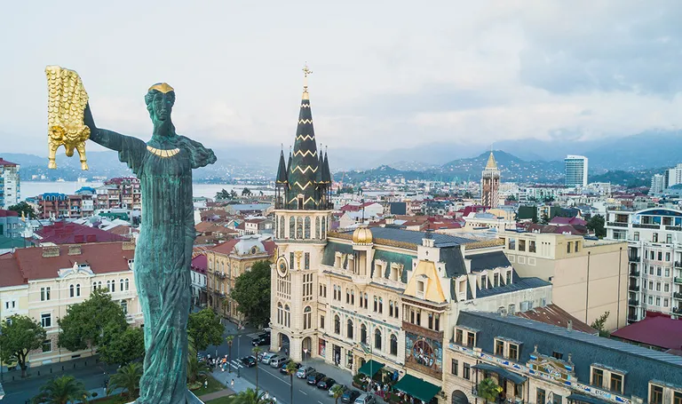 Gruzija, Batumi – Kip Medeje i pogled na grad
