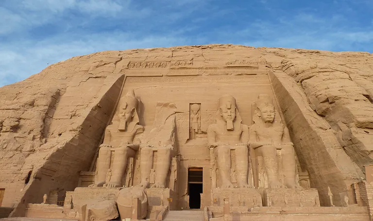 Egipat, Abu Simbel- kompleks hramova izgrađen za vrijeme vladavine faraona Ramzesa II