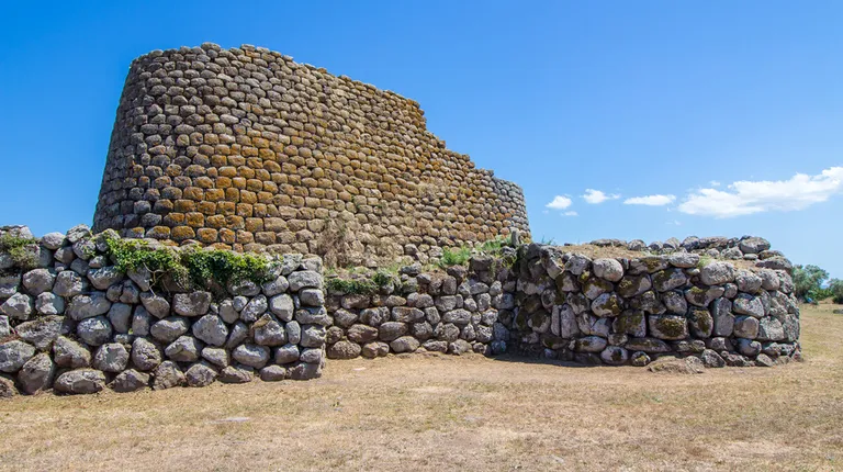 Sardinija, nuraghe – nastambe iz prapovijesti