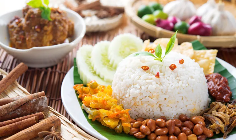 Malezija, tradicionalna malezijska hrana Nasi Lemak