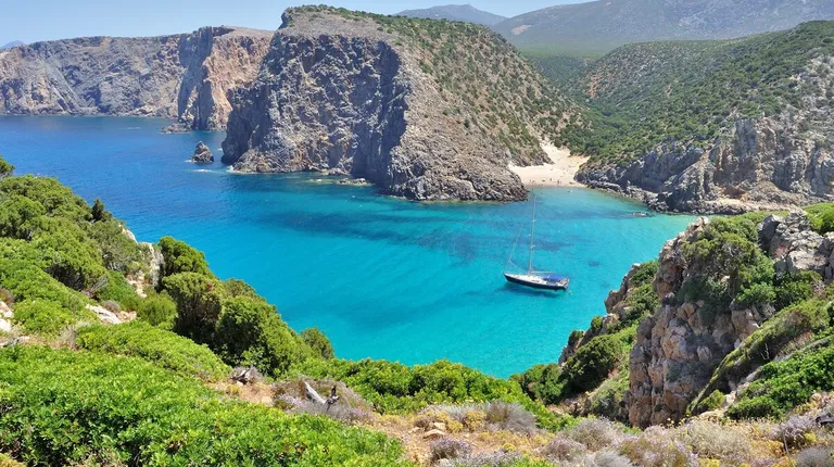 Sardinija, Alghero- tipična plaža