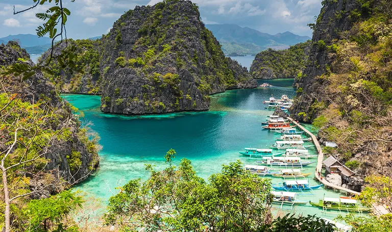 Filipini, prekrasno planinsko jezero Kayangan na otoku Coron