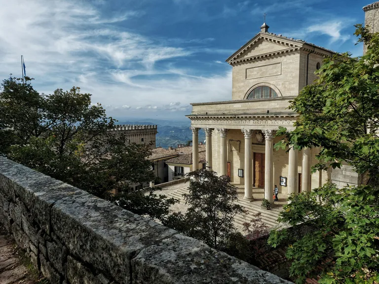 San Marino, Rimini i Ferrara
