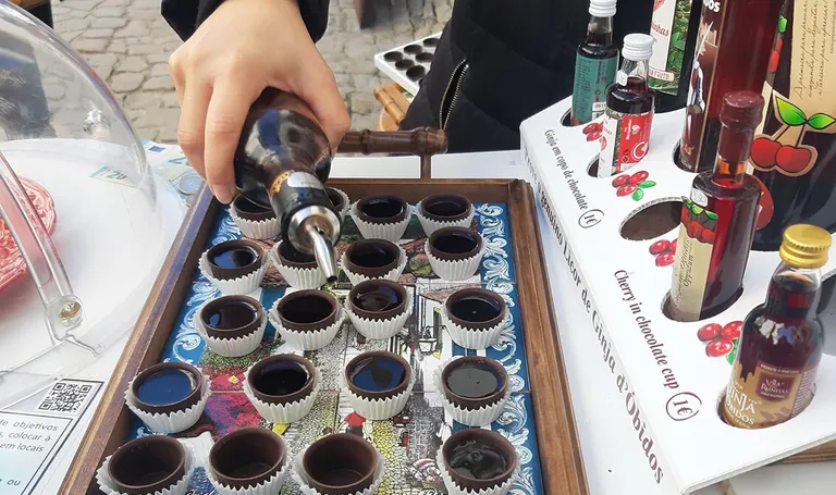 Portugal, Obidos – tradicionalni liker od višanja Ginga u čokoladnim čašicama