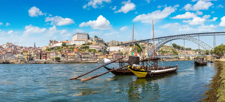 Porto, Douro, brodovi s vinskim bačvama