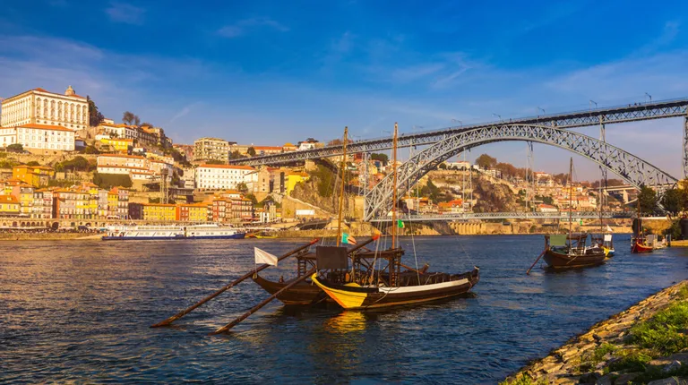 Portugal, Porto – Port wine boats, Dom Luis bridge