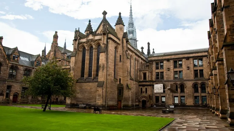 Škotska, Glasgow- Sveučilište u Glasgowu, jedno od najboljih 100 sveučilišta na svijetu