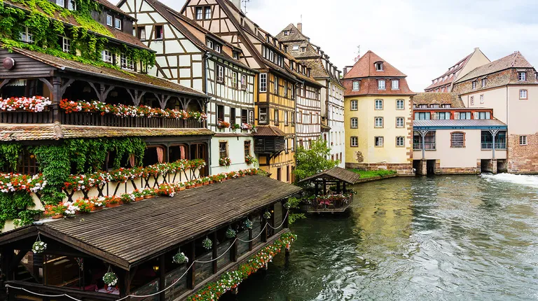 Francuska, Strasbourg – tradicionalne kuće u La Petite France, najživahniji dio Strasbourga