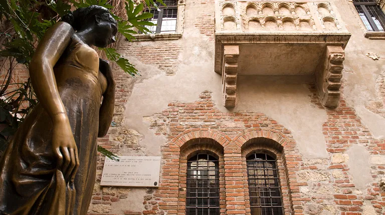 Italija, Verona-Julijina kuća, jedna od najvećih atrakcija i simbol nesretne ljubavi