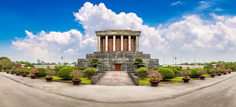 Vijetnam, Panorama mauzoleja Ho Chi Minh u Hanoiu