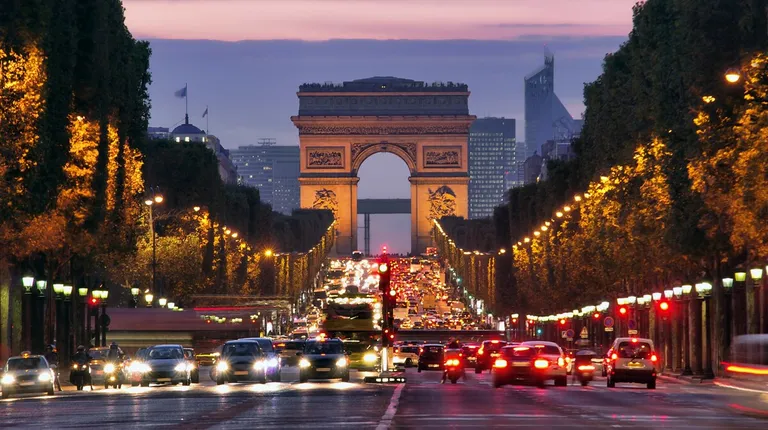 Pariz, Champs-Elysees avenija i Slavoluk pobjede