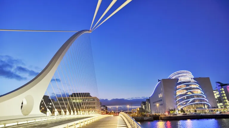 Dublin – Samuel Beckett most kabelski je most prema arhitektu Santiago Calatrava
