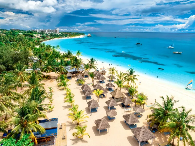 Kendwa Beach Zanzibar – bijela pješčana plaža i tirkizno more