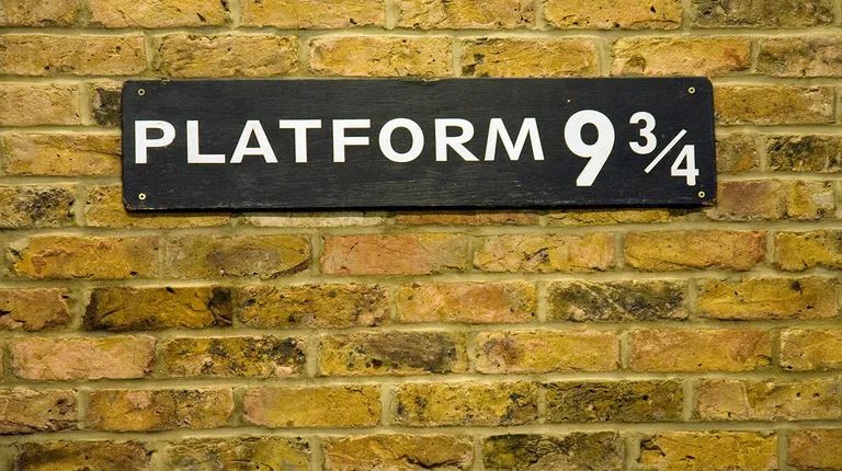 London- skriveni kolosijek 9 ¾ koji u serijalu Harry Potter vodi prema Hogwartsu
