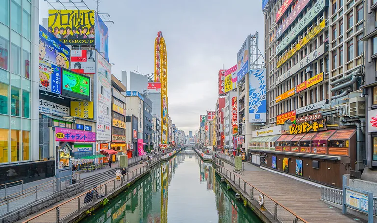 Japan, Osaka- Dotonburi- jedno od glavnih turističkih atrakcija grada uz kanal