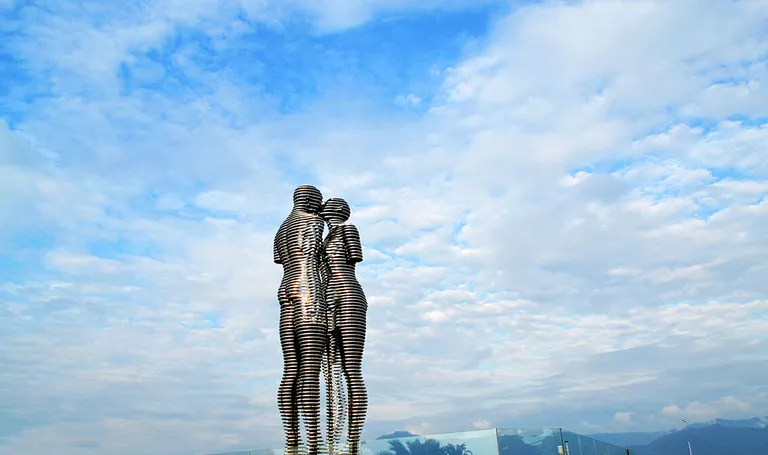 Gruzija, Batumi – Skulptura Ali i Nino- Simbol ljubavi