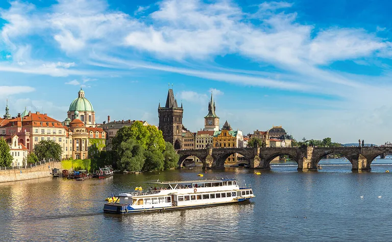 Prag, rijeka Vltava i Karlov most