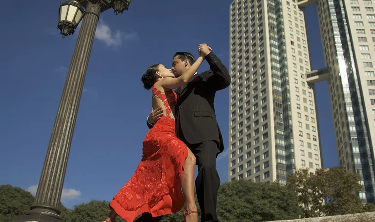 Argentina, par koji pleše tango, strastveni ples nastao u Južnoj Americi u 18.st.