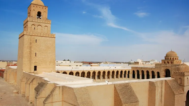 Tunis, Kairouan -Velika džamija u Kairouanu sa najstrarijim očuvanim minaretom na svijetu