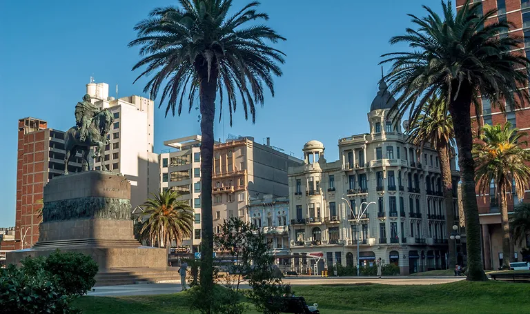 Urugvaj, Montevideo -Trg nezavisnosti – srce glavnog gradu u stilu francuskog klasicizma
