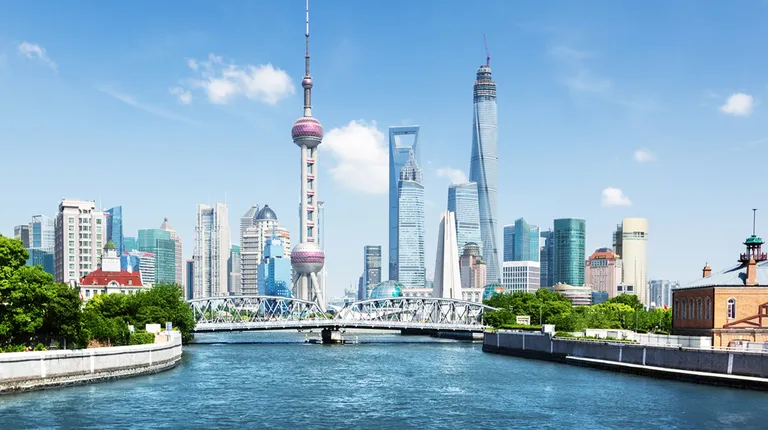 Kina, Šangaj – poslovni centar kojim dominira Shanghai tower, najpoznatiji simbol grada